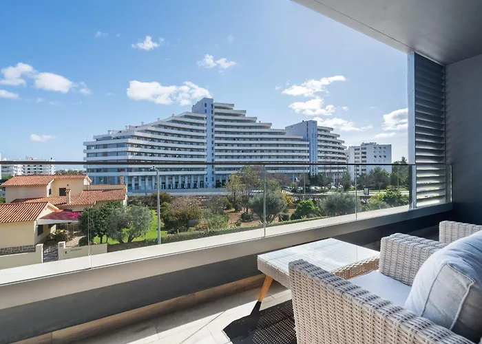 Modern Two Bedroom Portimao Apartment By Ideal Homes photo